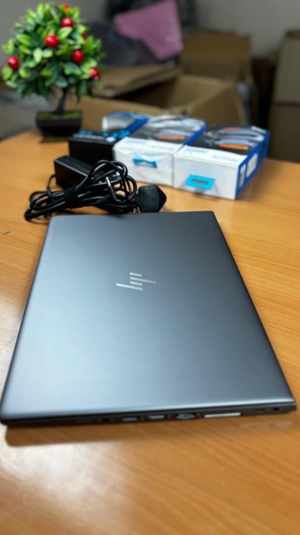 Hp Zbook 14u - الصورة 3