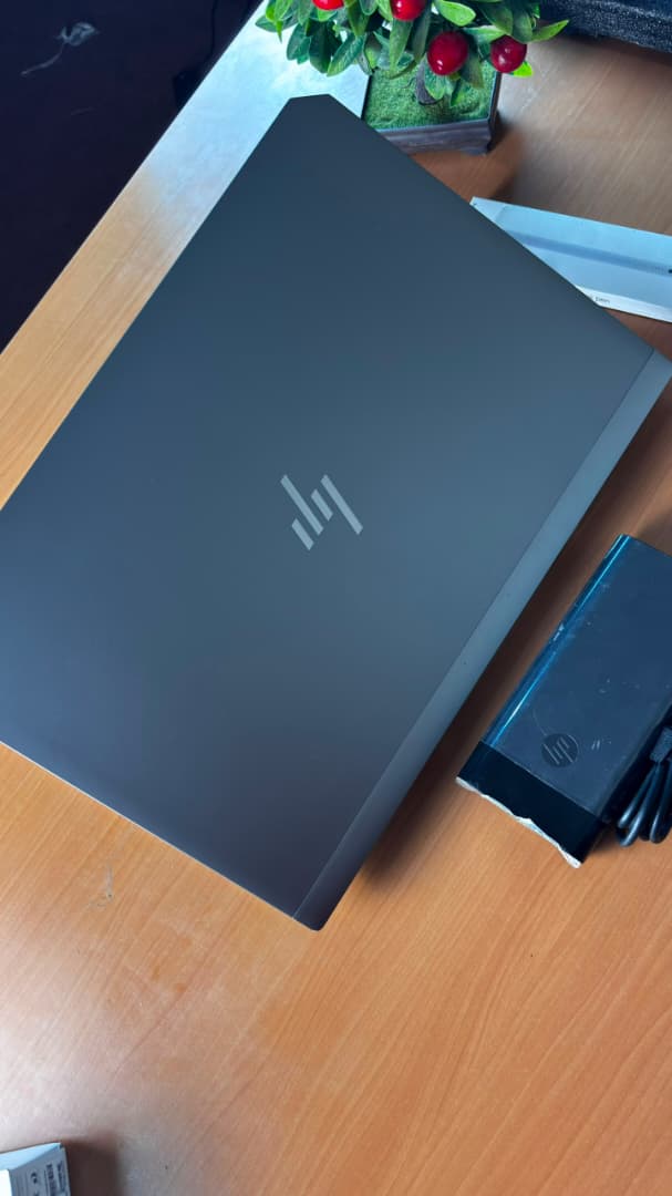 HP ZBook 17 Intel Core i7-9850H, 16gb Nvidia Quadro RTX 5000, 16/512ssd - Image 8