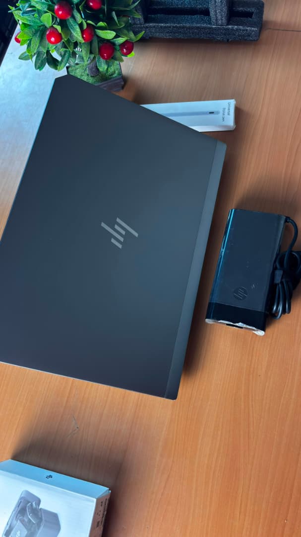 HP ZBook 17 Intel Core i7-9850H, 16gb Nvidia Quadro RTX 5000, 16/512ssd - Image 7